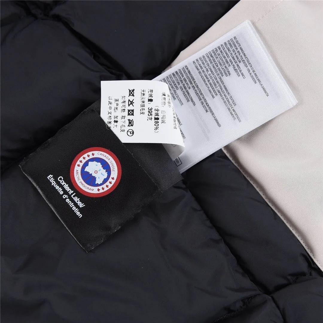 P780 with dust bag) Canada Goose Canada Goose #Expedition expedition parka classic down jacket ➖ Imported 21-count polyester-cotton blended original fabric [last year’s 16-count/18-count hard fabrics have been completely eliminated, this year all use 21-count genuine synchronized fabrics, the soft mid-band feels delicate and textured], genuine synchronized Feather-Light 10D waterproof coated fabric, made of 84.5% polyester fiber and 15.5% cotton, 100% the best feel in the entire network! ➖ The genuine official website is synchronized with the national standard 80 white duck down, you can check the official website customer service, there will never be a series of misleading claims such as 90 down or goose down! ➖ Using the best nylon lining with double double-layer sealing design, velvet-proof No. 7 needle + grid-filled down ready-made garments, there is 100% no so-called velvet running! ➖ The cuffs are designed with thickened seamless threads, and the collar and pockets are lined with top-quality polar fleece to keep you warm and comfortable! ➖ Yoshida YKK provides original custom-made electroplated sliders. YKK two-way lockable zippers are tight and smooth and will not peel off paint! ➖ 3M composite guarantees that the Velcro is the same as the original, durable, and all accessories and hardware are custom-made! ➖ Imported BEHRINGER embroidery machine to customize the 10,000-needle embroidery logo, 98% of which can be reproduced to restore the original logo. You can check and compare on the official website! ➖ The fur collars are all made of large pieces of Western Canadian blue wolf hide, ensuring that each fur collar is 13-15cm wide! 08 models for men and women SIZE: XS S M L XL XXL